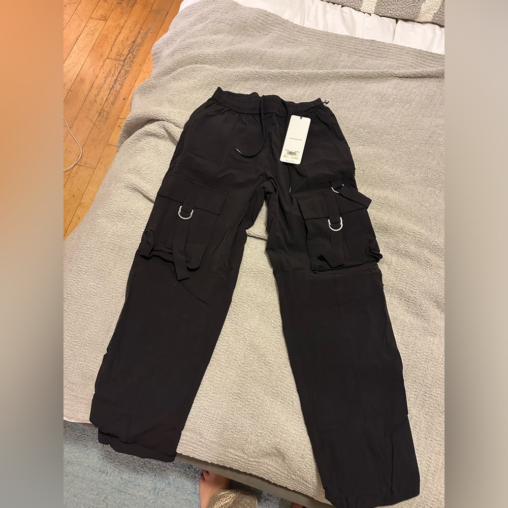 NWT Alo Cargo Black Pants